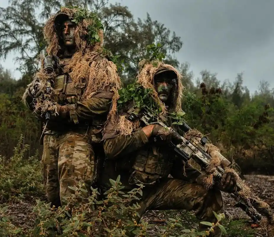 图一至图二是澳大利亚皇家团第2营的一名狙击手,图三后则是澳大 - 抖