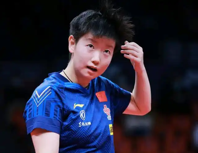 即使留长发的运动员在比赛当中也是全部扎起来.