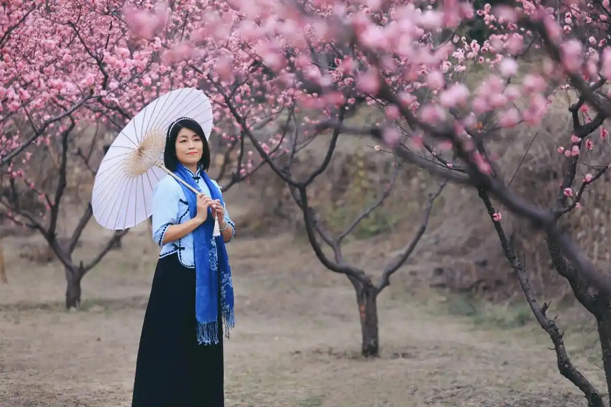余生做一位优雅的女人,不争不抢,不抱怨,淡然从容,用阅历积淀 - 抖音