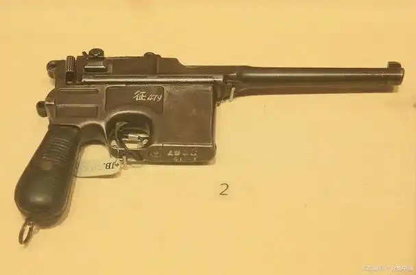 玫瑰说历史:二十响驳壳枪怎么装子弹