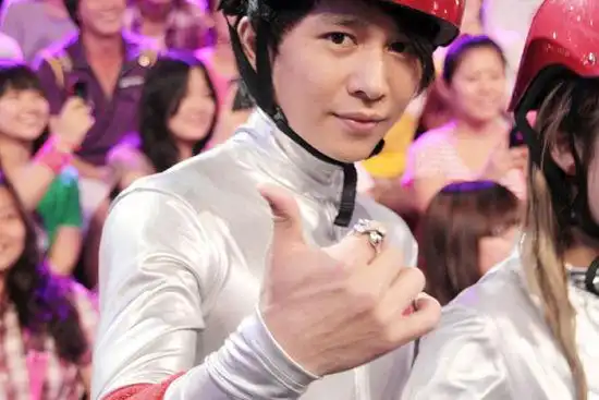 小天王欢子大秀琴技 《正大综艺》机智闯关(图)