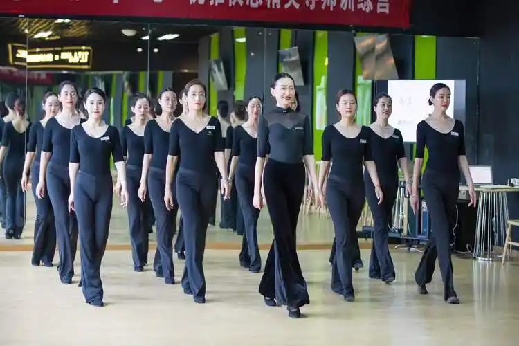 热销舞蹈练功服成人女套装 形体