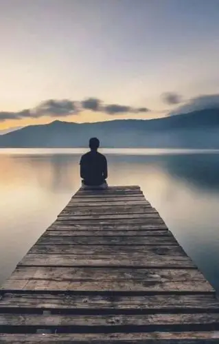 淅淅沥沥 淅淅沥沥 小雨淋湿了回忆 那是你离开时的背影 也是打在我