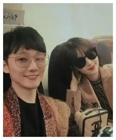 毛晓彤新恋情疑似曝光男方自曝认领绯闻彼此关系不简单