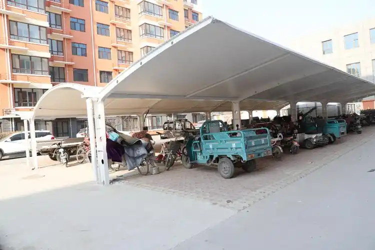 河北顺平:"小车棚"为安全便民"续航"