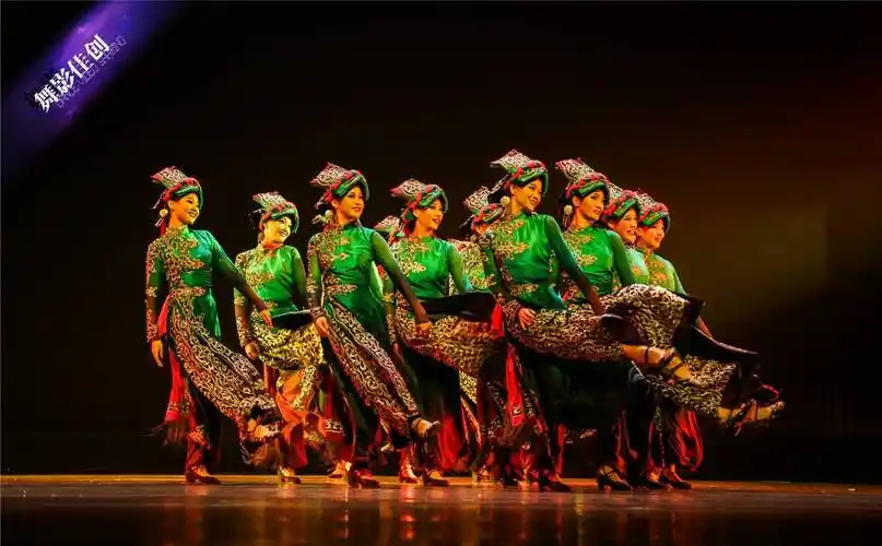 第11届中国舞蹈"荷花奖"民族民间舞评奖(第二场)精彩剧照 摄影:舞影佳