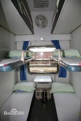 普通火车硬卧图片全景1个房间4个人使用