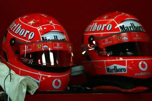 图文f1巴塞罗那1月19日试车车王舒马赫的红头盔