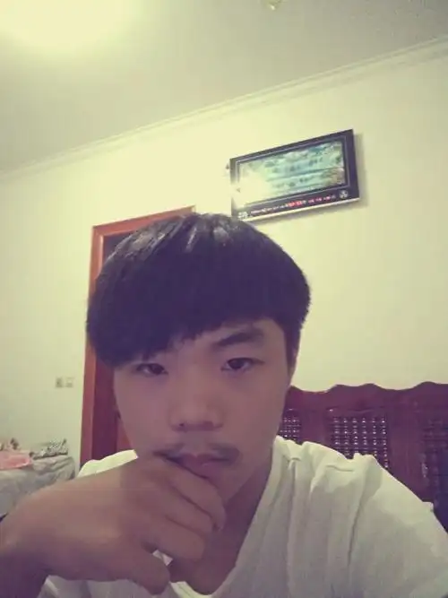 我17岁,这是我男朋友的一张自拍照,他长得怎么样?我只是想问问