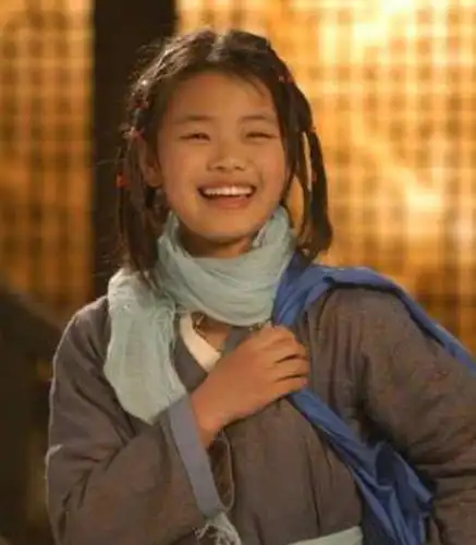 要说杨幂和关晓彤从小都有好的条件和天赋,这一位就不一样了,也许大家