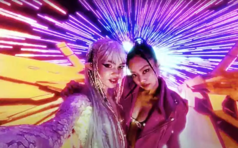 jennie kim客串赛博仙女grimes新单!「shinigami eyes」mv公开!