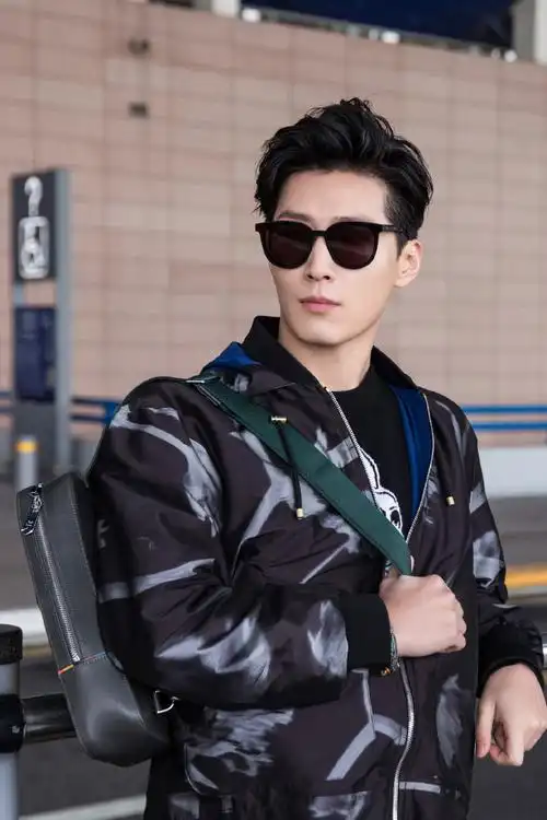 【1.19 窦骁】豆豆@窦骁 受邀出席巴黎#paulsmith20.