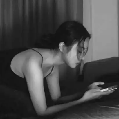 黑白女生头像冷酷高清黑白色的女生头像高冷气质美女头像