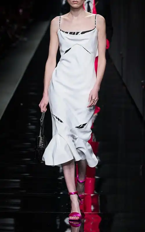 versace-fw20秀场预售细节版-服装资讯-订订单