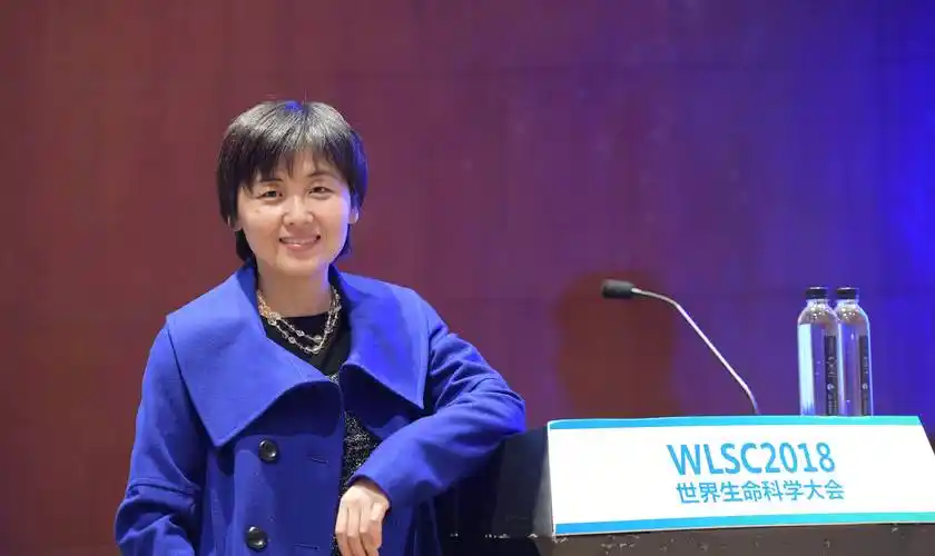 清华女博导颜宁:攻克50年生物学难题,赴美任教却引来一片骂声_施一公