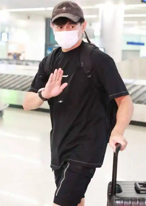 50岁吴奇隆帅颜恢复,身材恢复不再油腻,刘诗诗改造终于成功