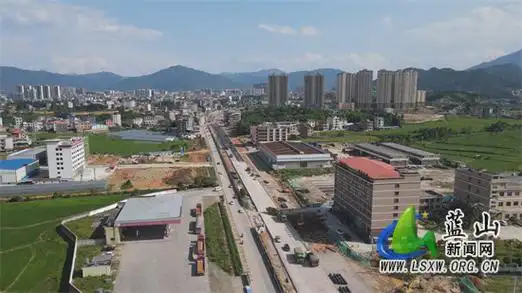 蓝山县吹响"夏季大干"冲锋号 加快推进道路改扩建工程