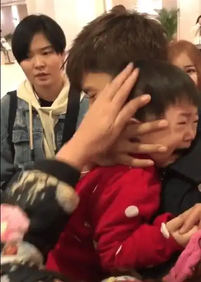 演唱现场撞倒小朋友,张杰:年龄不是犯错的理由