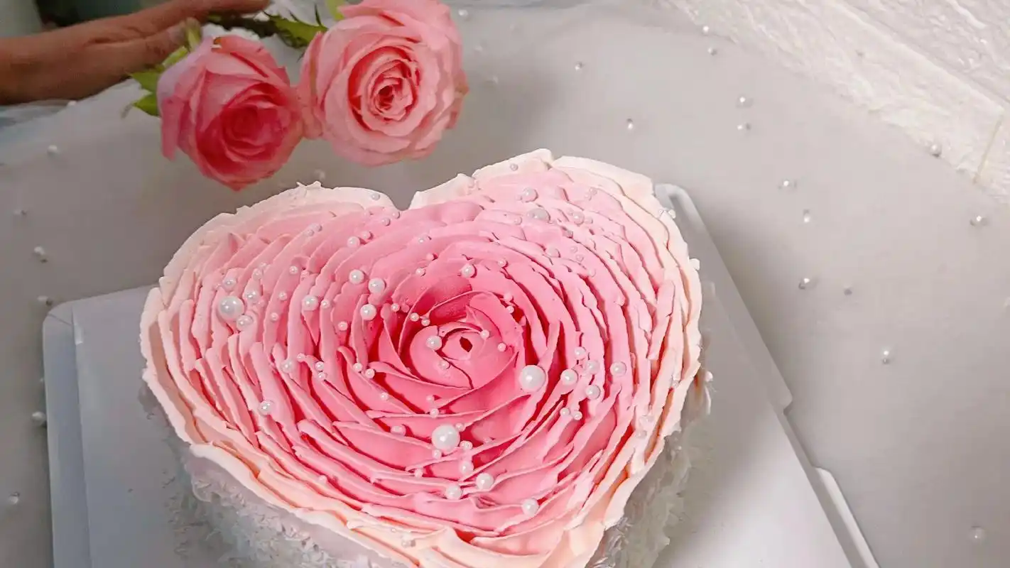 情人节蛋糕90是心动95是偏爱是无可替代.