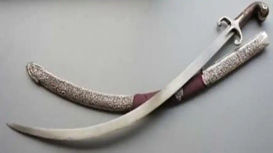 印度有一种著名兵器叫舍施尔长刀,这种刀出现于莫卧儿时期,是战刀的