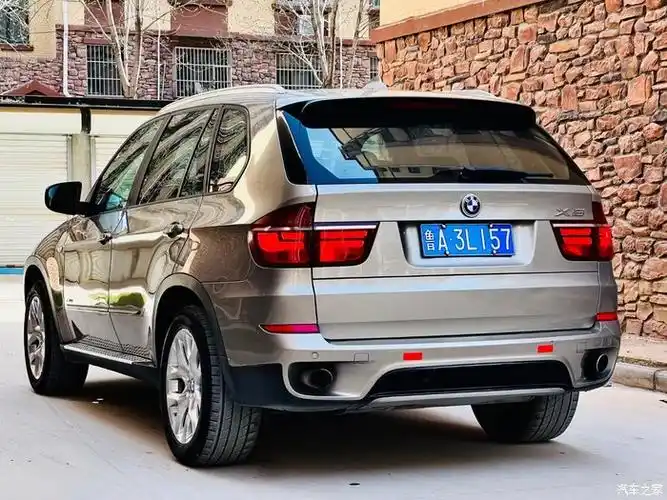 12年宝马x530t7座豪华版新车指导价100万