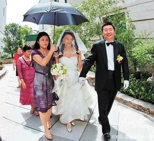 那些年豪门爱上的凤凰女主播们……(下)