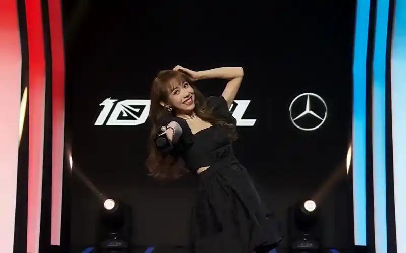 baobao(傅若真):木瓜星灵!cos佐伊青春活力,我叫佐伊,你叫什么?