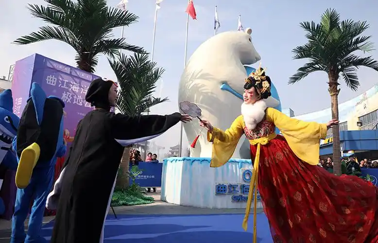 不倒翁小姐姐牵手海洋萌宝小哥哥不甘寂寞爱上美人鱼