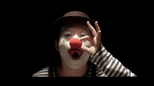 99 喜欢0 分享       只有爱你的人才会为你当一辈子小丑 爱从未谢幕