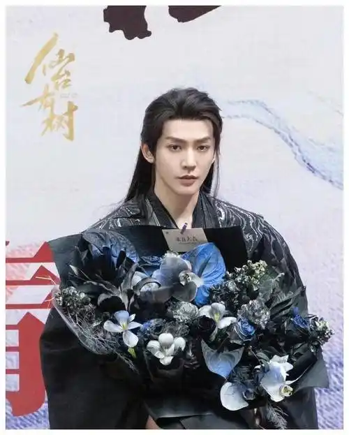 原创邓伦翻牌杨紫炒热度不成反被骂回旋镖终抵达