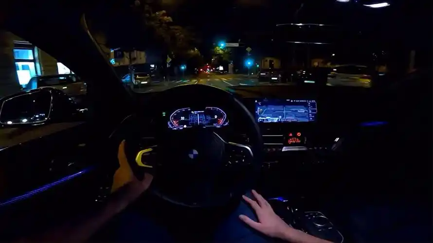 第一视角:2021款宝马1系118im运动版夜间试驾