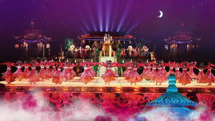 到第十幕天上人间会相见,希望有情人能在仙宫相会而乐,无数白鸽凌空