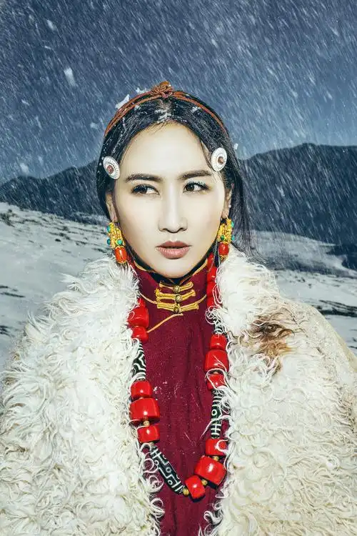 藏族青年著名歌星:央金兰泽《雪殇》即将来袭,敬请关注!