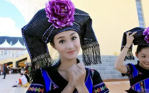 布朗族美女图片 民族美女图片