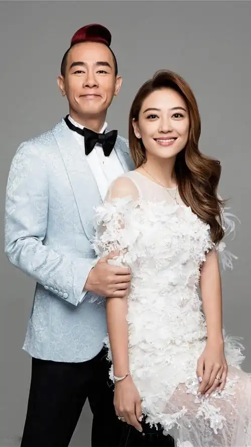 陈小春应采儿甜美合体写真