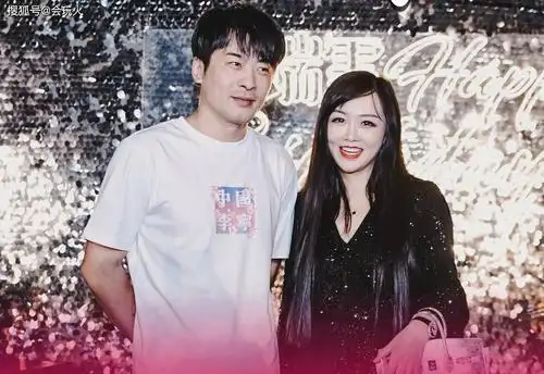 辛巴好兄弟方丈带队接三眼出狱,网友:辛巴有家暴倾向?