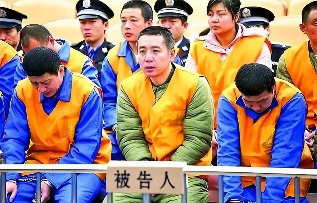 2013年青岛黑老大聂磊被判死刑,临刑前一晚连抽五包烟,一夜未眠