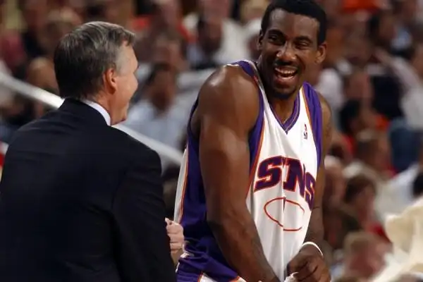 小斯:生涯此前从未学过防守 出场时间仍将受控制[详细]