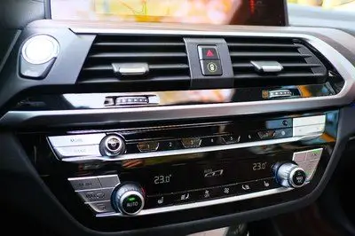 宝马x3-28i 炭黑 20款 用车手册