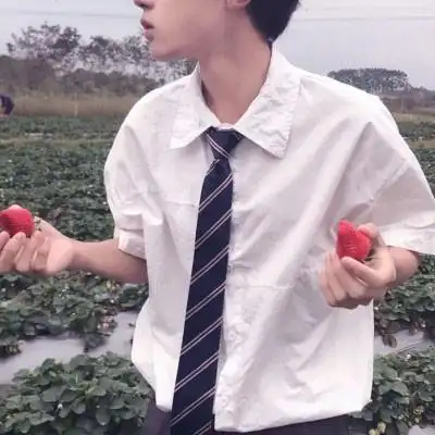 小清新白衬衫侧脸男生头像