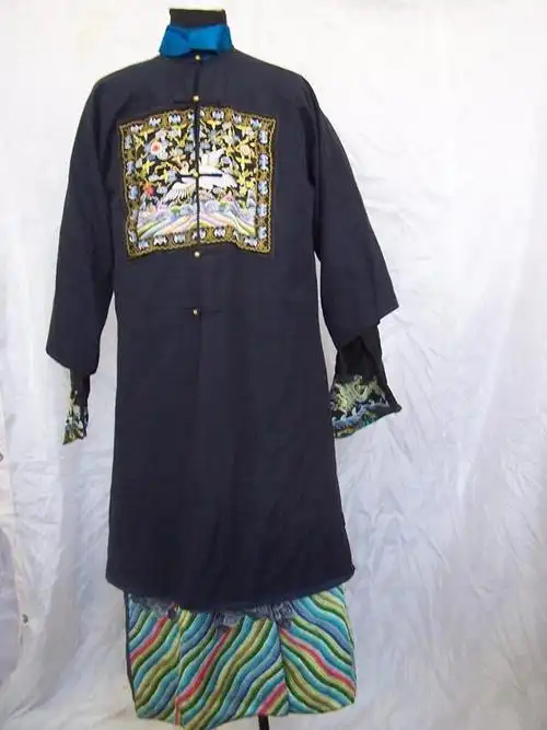 为何僵尸都是清朝的还都穿着官服其实最早他们不穿衣服