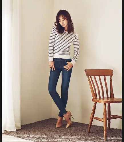 yuri代言牛仔裤品牌公开最新宣传照 性感帅气魅力满满!