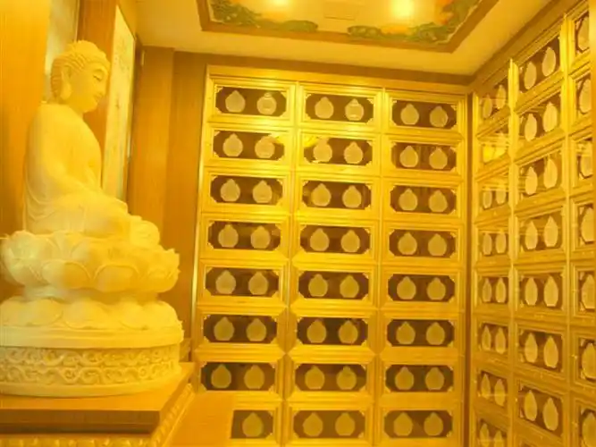 玉佛寺寝宫高档福位