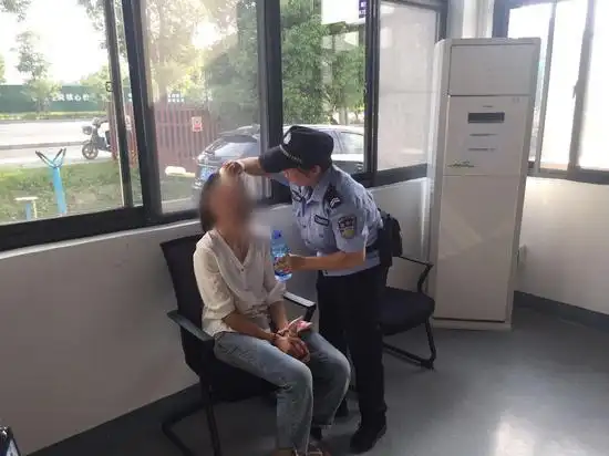 为民服务暖人心 一位女反扒队员到社区辅警的角色转变
