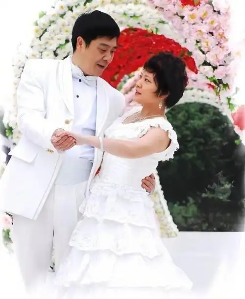 很多人看现在的苏志丹和虎艳芬一脸老相,但两人年轻的时候可是俊男