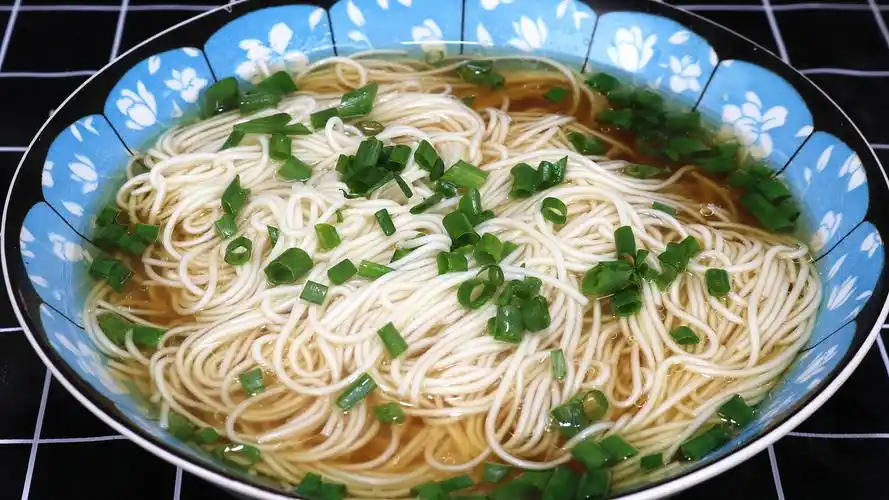 正宗阳春面家常做法,喜欢吃面条记得收藏,做法简单,营养好吃