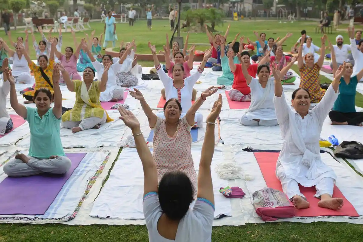 印度举行国际瑜伽日活动(13)