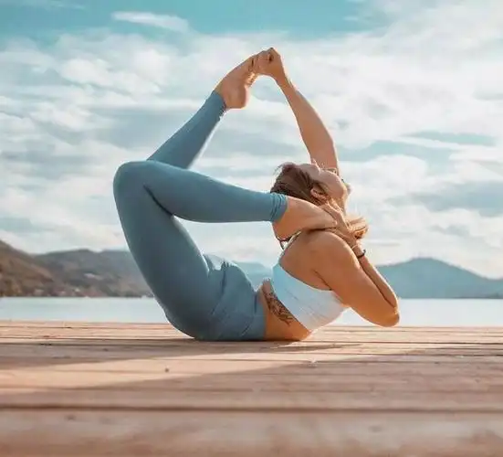 冬天练习瑜伽该注意哪几点?3个动作,促进血液循环,提高免疫力