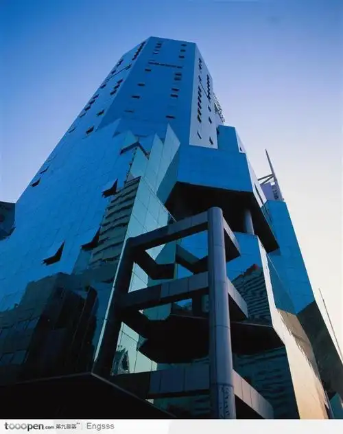 仰视角度的大厦