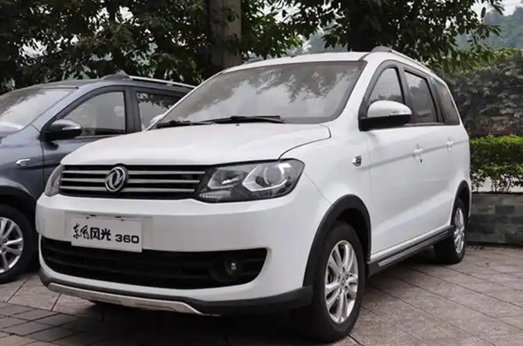 侧面看东风风光360是不是很大气!